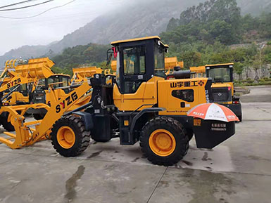 恭喜羅總喜提新車，山宇裝載機940走起，山宇重工，助您成功！